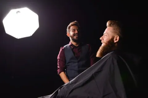 Arreglo de barba y tratamiento de barbería, CUTS&CUPS Varberg